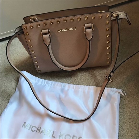 KORS Michael Kors Handbags - Michael Kors blush studs medium selma used cond